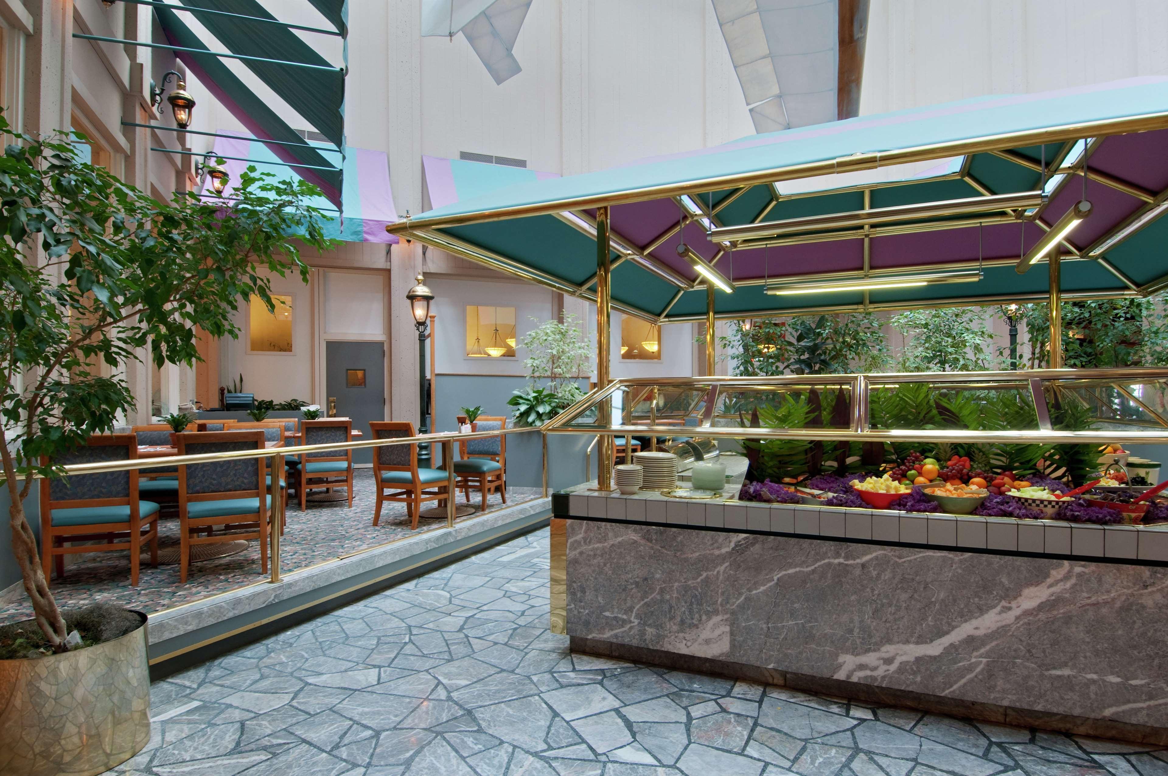 ฮิลตัน โอ๊คแลนด์ แอร์พอร์ต โฮเต็ล Hotel โอ๊กแลนด์ ร้านอาหาร รูปภาพ